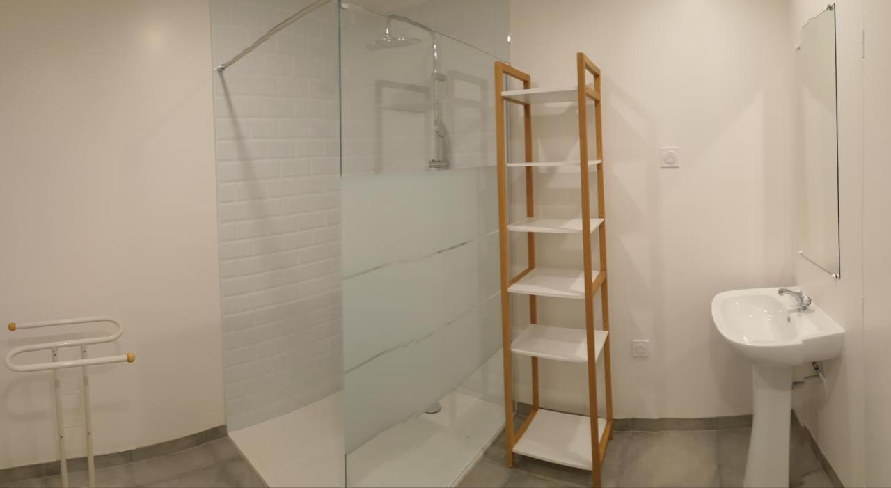 Appartements Renove 2023 Proche Aeroport 5Min, Gare Sncf 2 Min, Tramway Au Pied De L'Immeuble , Parking Possible, Renovated Apartments 2023 Near The Airport 5 Min, Train Station 2 Min, Tram Next To The Building 1 Min, Parking Possible Nice Exteriör bild