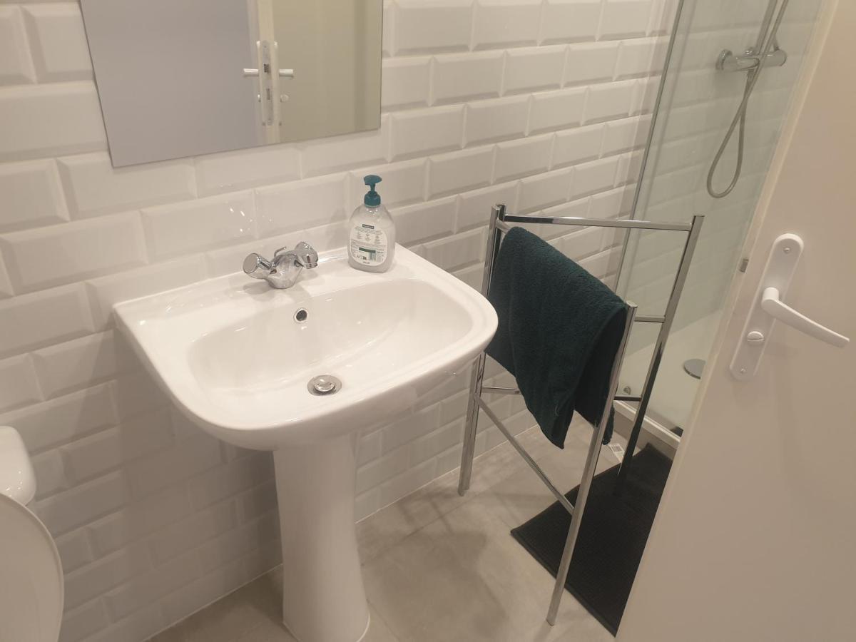 Appartements Renove 2023 Proche Aeroport 5Min, Gare Sncf 2 Min, Tramway Au Pied De L'Immeuble , Parking Possible, Renovated Apartments 2023 Near The Airport 5 Min, Train Station 2 Min, Tram Next To The Building 1 Min, Parking Possible Nice Exteriör bild