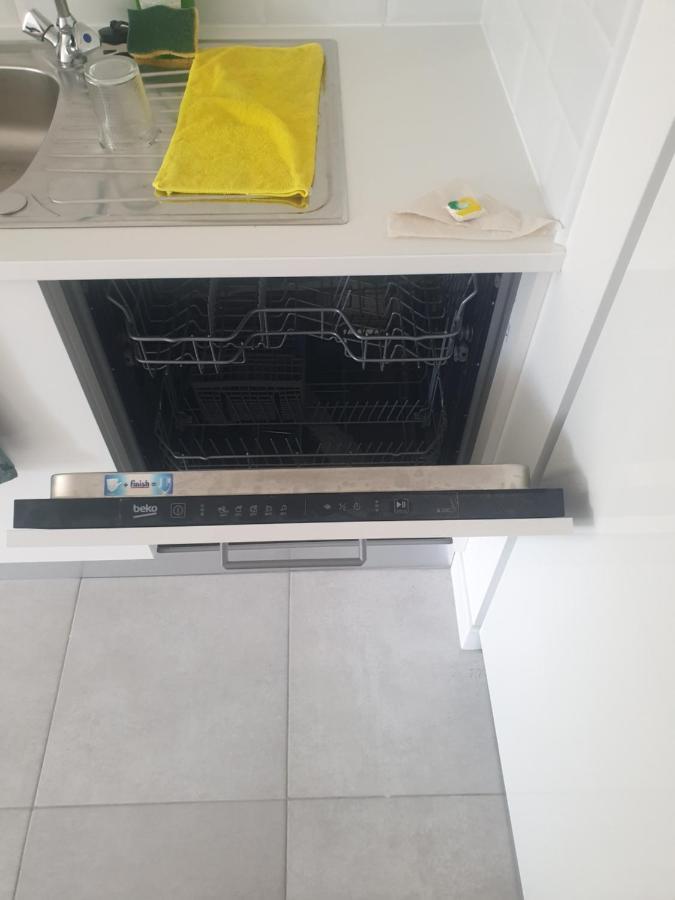 Appartements Renove 2023 Proche Aeroport 5Min, Gare Sncf 2 Min, Tramway Au Pied De L'Immeuble , Parking Possible, Renovated Apartments 2023 Near The Airport 5 Min, Train Station 2 Min, Tram Next To The Building 1 Min, Parking Possible Nice Exteriör bild
