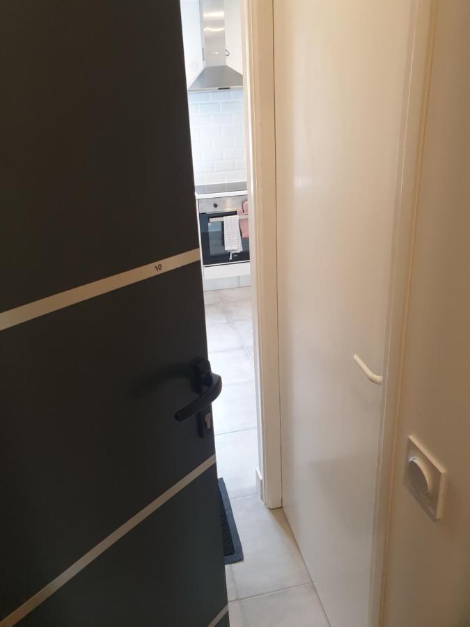 Appartements Renove 2023 Proche Aeroport 5Min, Gare Sncf 2 Min, Tramway Au Pied De L'Immeuble , Parking Possible, Renovated Apartments 2023 Near The Airport 5 Min, Train Station 2 Min, Tram Next To The Building 1 Min, Parking Possible Nice Rum bild