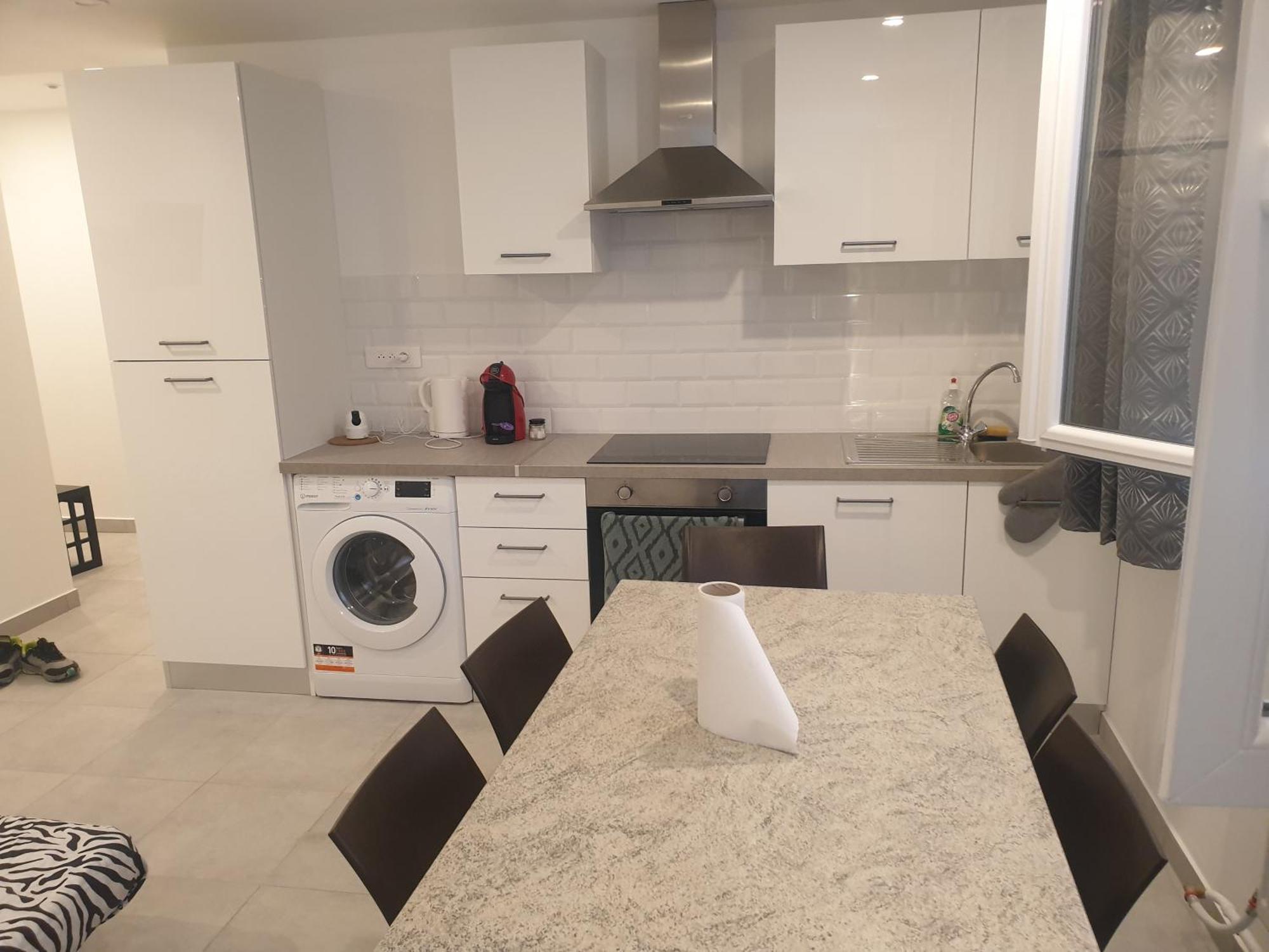 Appartements Renove 2023 Proche Aeroport 5Min, Gare Sncf 2 Min, Tramway Au Pied De L'Immeuble , Parking Possible, Renovated Apartments 2023 Near The Airport 5 Min, Train Station 2 Min, Tram Next To The Building 1 Min, Parking Possible Nice Rum bild
