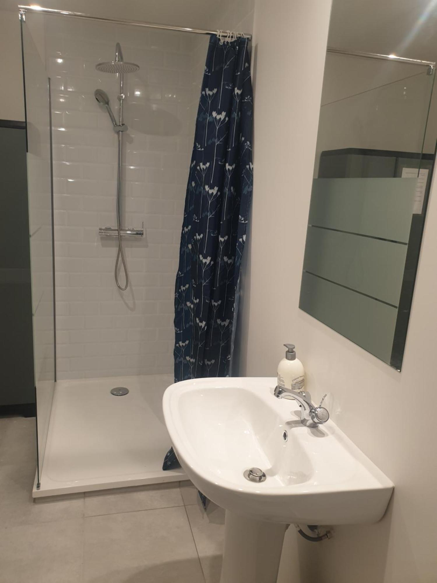 Appartements Renove 2023 Proche Aeroport 5Min, Gare Sncf 2 Min, Tramway Au Pied De L'Immeuble , Parking Possible, Renovated Apartments 2023 Near The Airport 5 Min, Train Station 2 Min, Tram Next To The Building 1 Min, Parking Possible Nice Rum bild